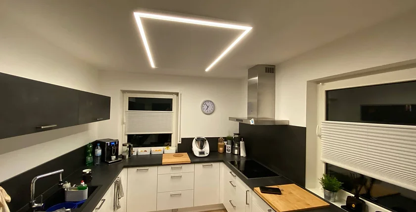 eb0323_80e44d53e0674b63ac6b72cde77b78d7mv2